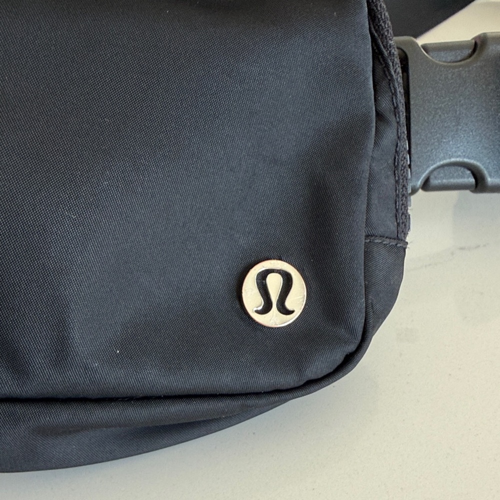 Lululemon Black Belt Bag - Picture 3 of 4